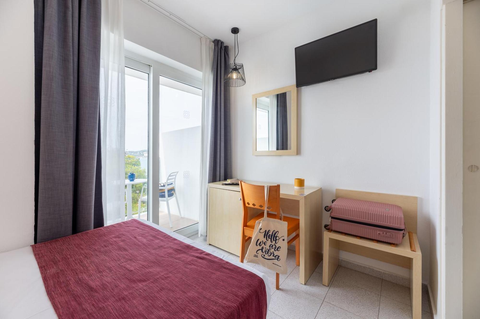 Hotel Vibra Riviera Сан-Антонио-Абад Экстерьер фото