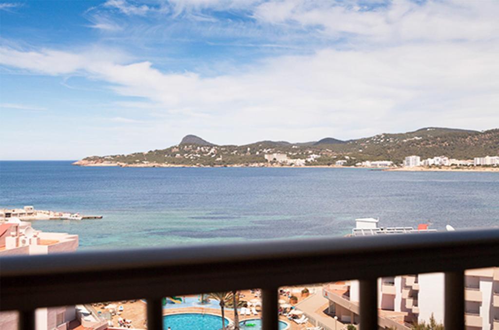 Hotel Vibra Riviera Сан-Антонио-Абад Экстерьер фото