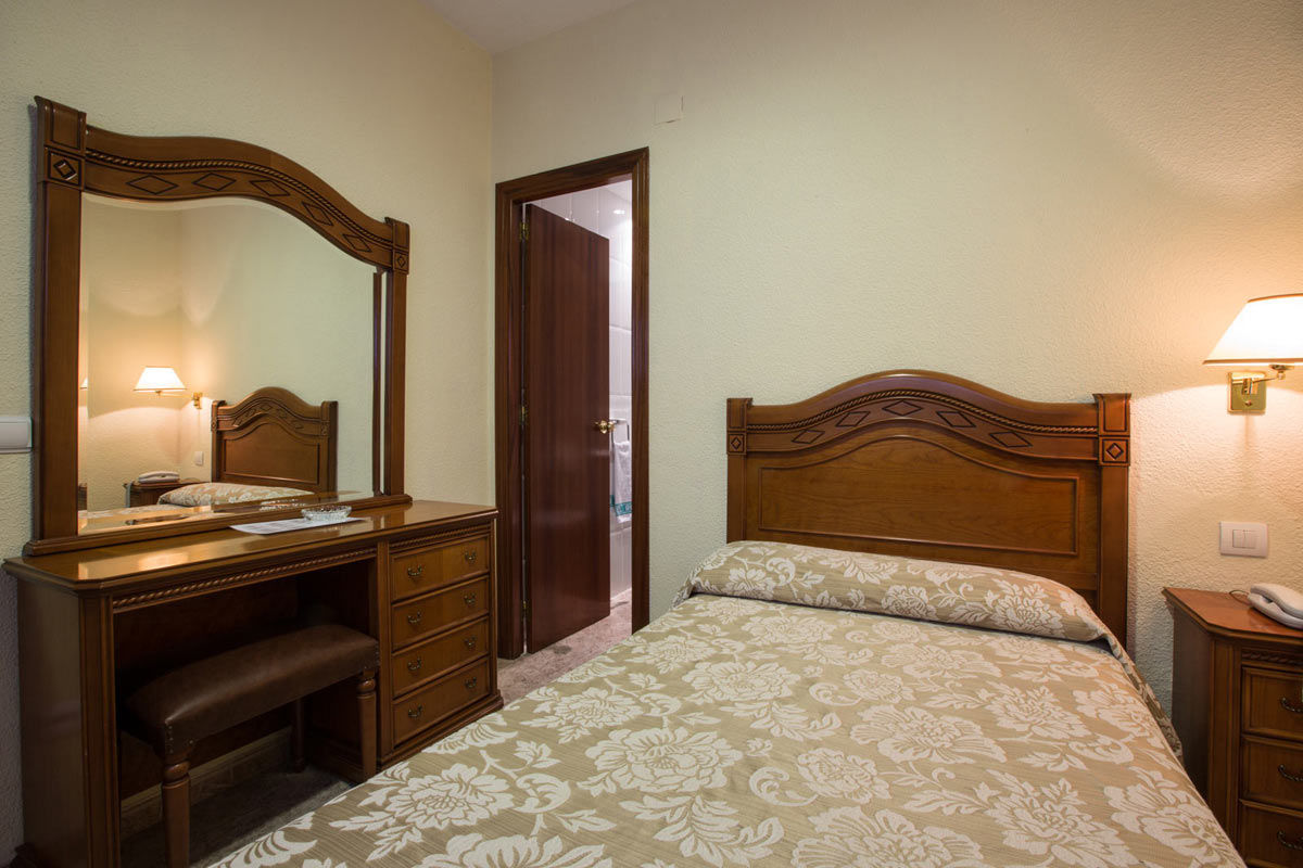 Hotel Vibra Riviera Сан-Антонио-Абад Экстерьер фото